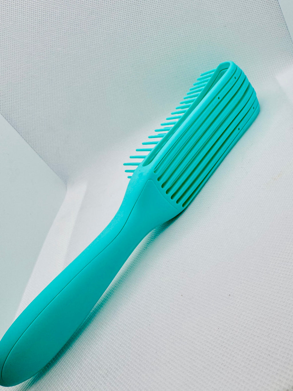 Detangler brush